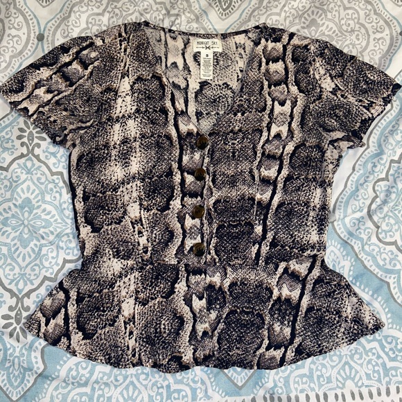 Button front flare top - Picture 2 of 3